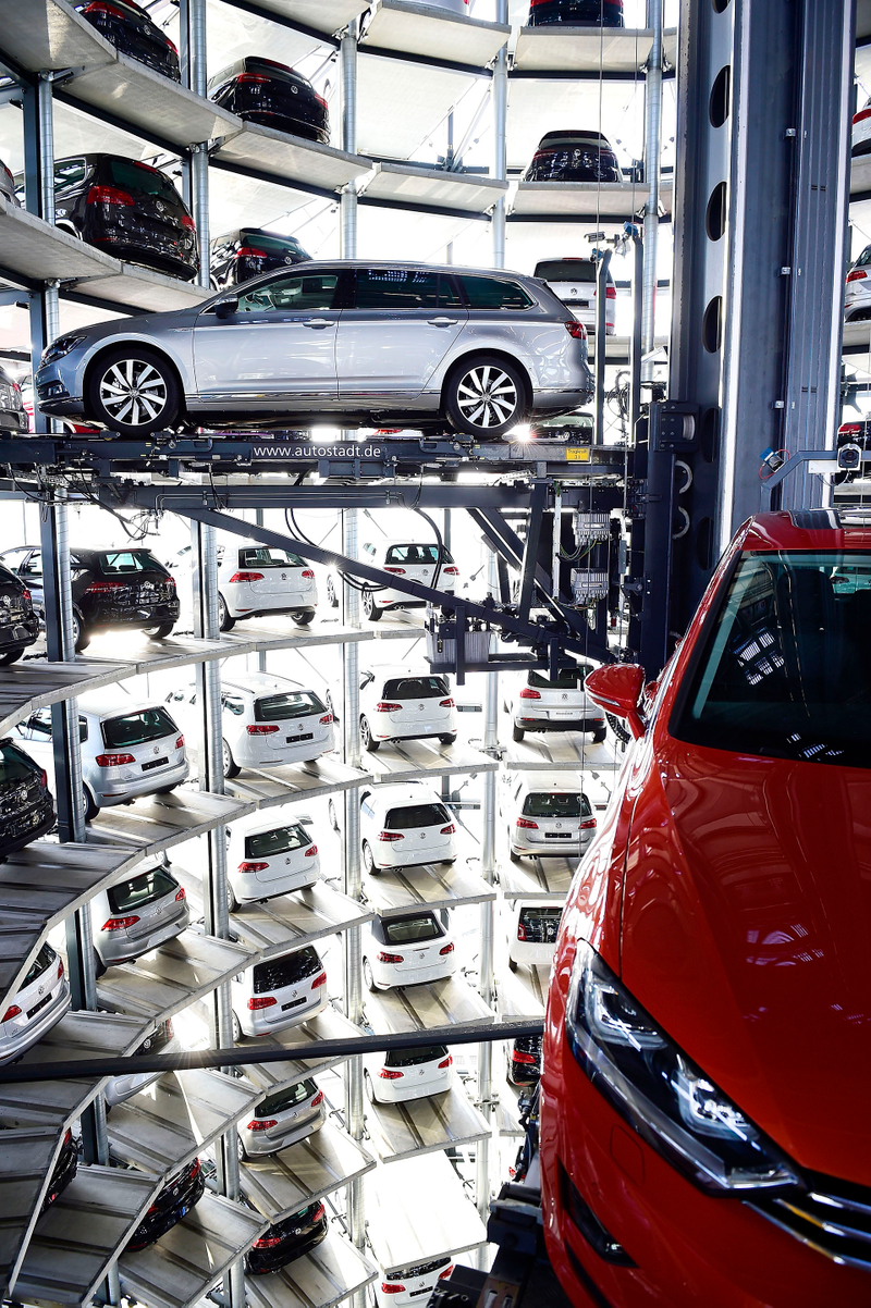 Illustration for article titled VW's 200-Foot Tower Of Cars Must Be Seen To Be Believed